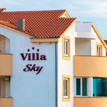 Sky فندق